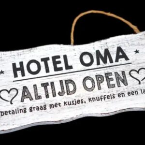 Bord hangend | Hotel Oma (12x30cm)