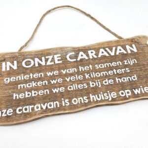 Bord hangend | In onze caravan (12x30cm)